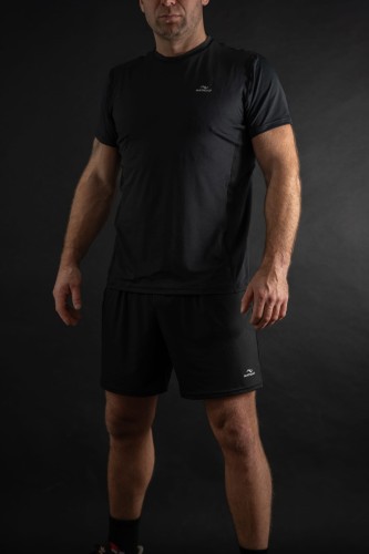 Spodenki męskie z kieszeniami Action czarne - model stoi przodem