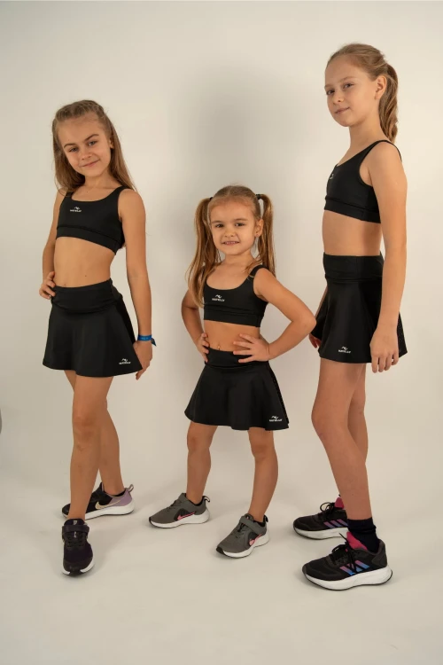 Spódniczka dziewczęca z getrami i siateczką ActiveMesh czarna - trzy modelki