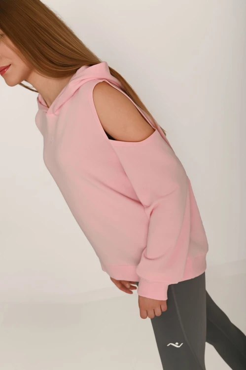 Bok bluzy z wyciętymi ramionami w kolorze pudrowy róż NATELLY