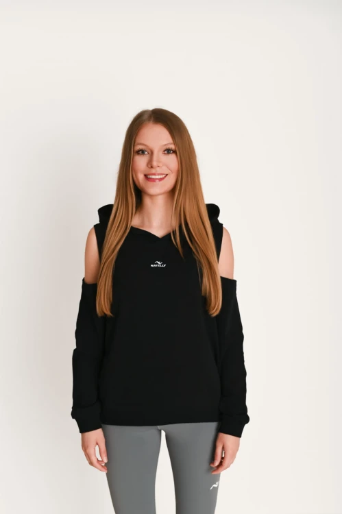 Bluza damska FLOW z odkrytymi ramionami czarna - modelka stoi przodem
