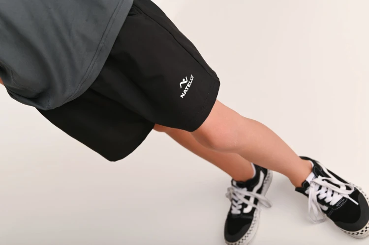 Spodenki chłopięce z kieszeniami Action czarne - szyte w Polsce