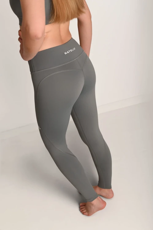 Szare legginsy damskie z przeszyciami Natelly podkreślające kształt sylwetki