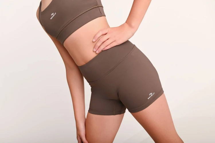 Szorty dziewczęce ActiveGlow brązowe z podwyższonym stanem