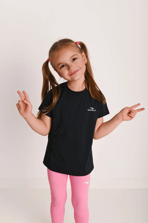 Czarna wyjątkowo lekka koszulka dziewczęca z przeszyciami i odblaskiem Action
