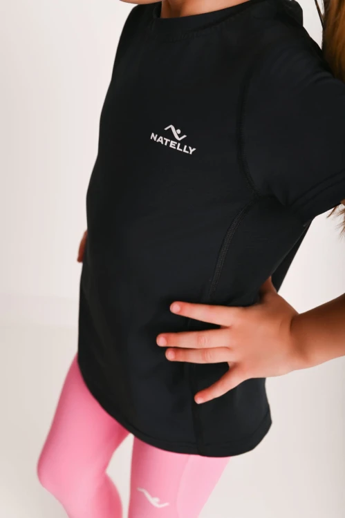 Czarna koszulka dla dziewczynki z przeszyciami i odblaskiem Action