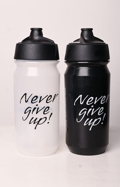 Bidon sportowy NATELLY BIO by Tacx - biały i czarny z napisem Never Give Up