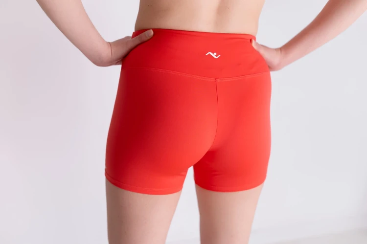 Szorty damskie ActiveGlow czerwone - tył